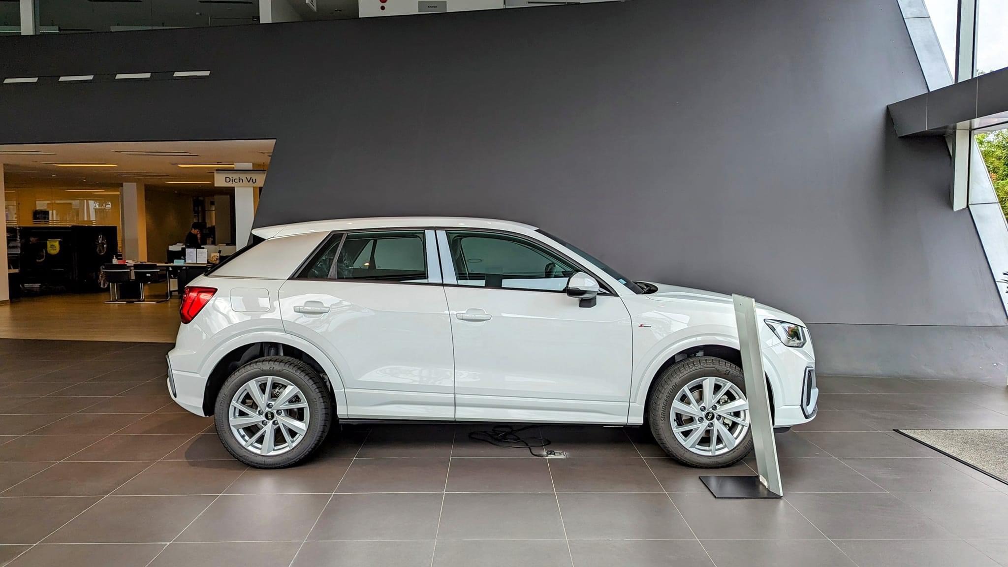 
								Audi Q2 full									