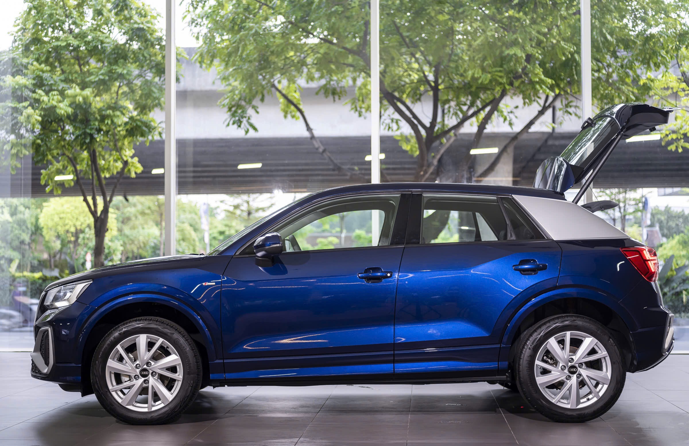 
								Audi Q2 full									