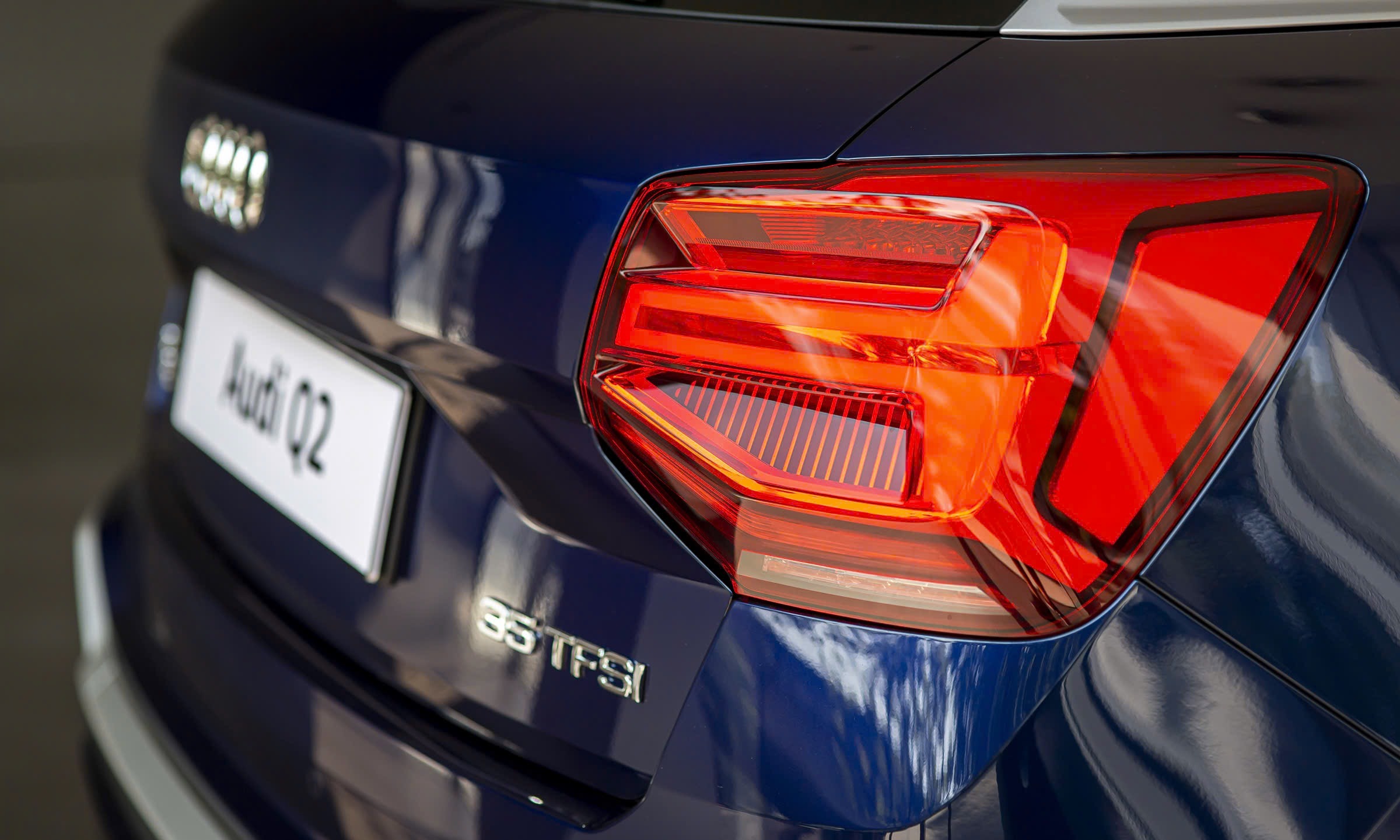 
								Audi Q2 full									