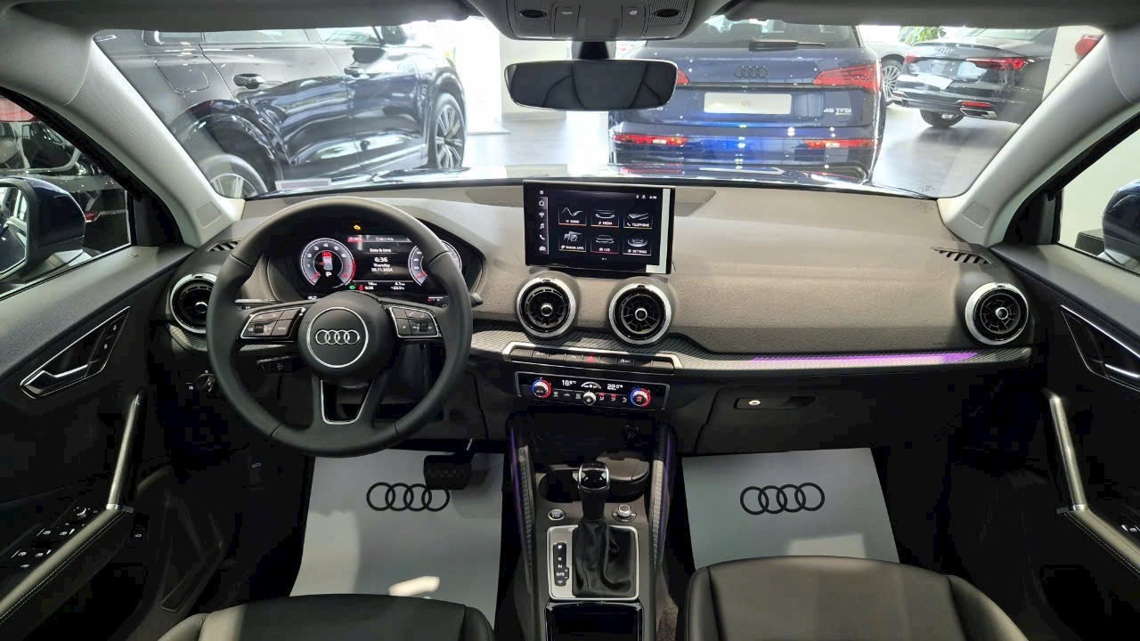 
								Audi Q2 full									