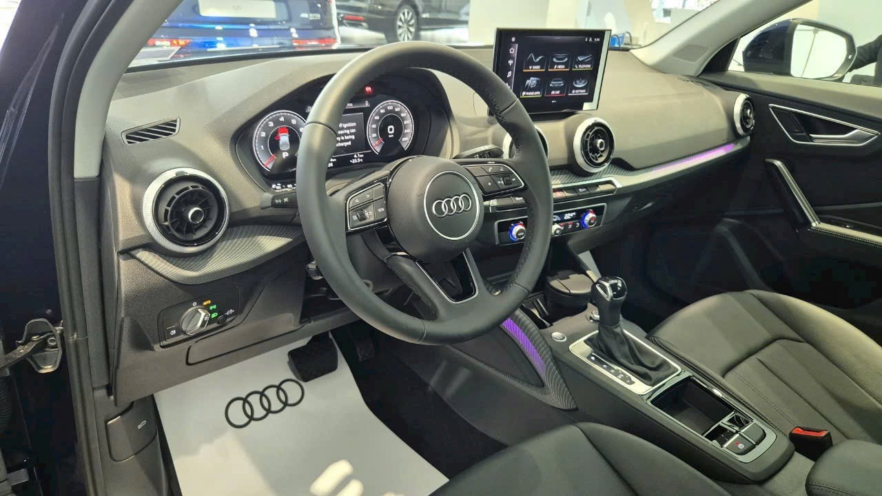 
								Audi Q2 full									
