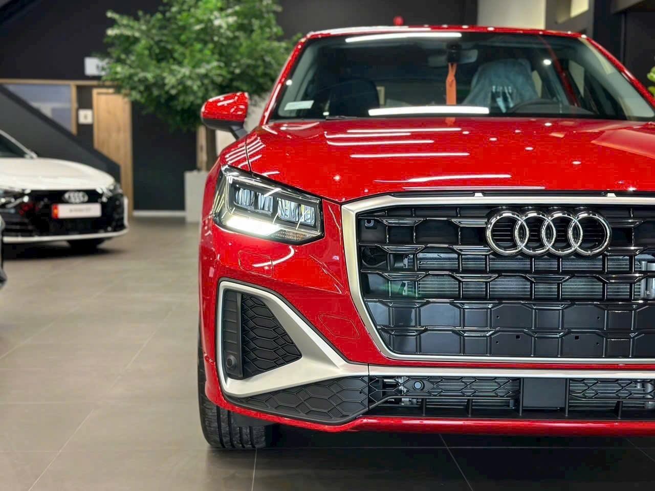 
								Audi Q2 full									