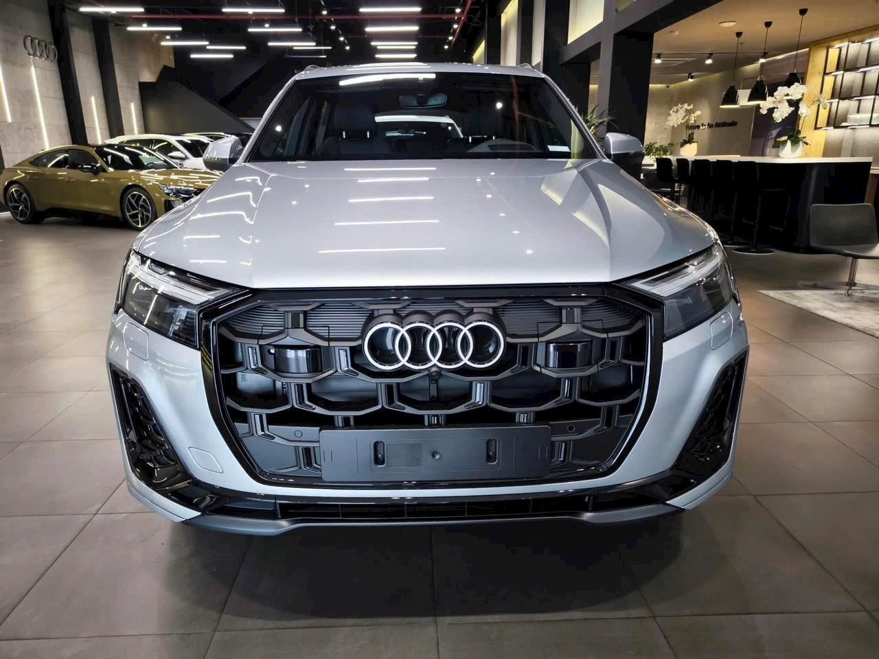 
								Audi Q7 Sline full									