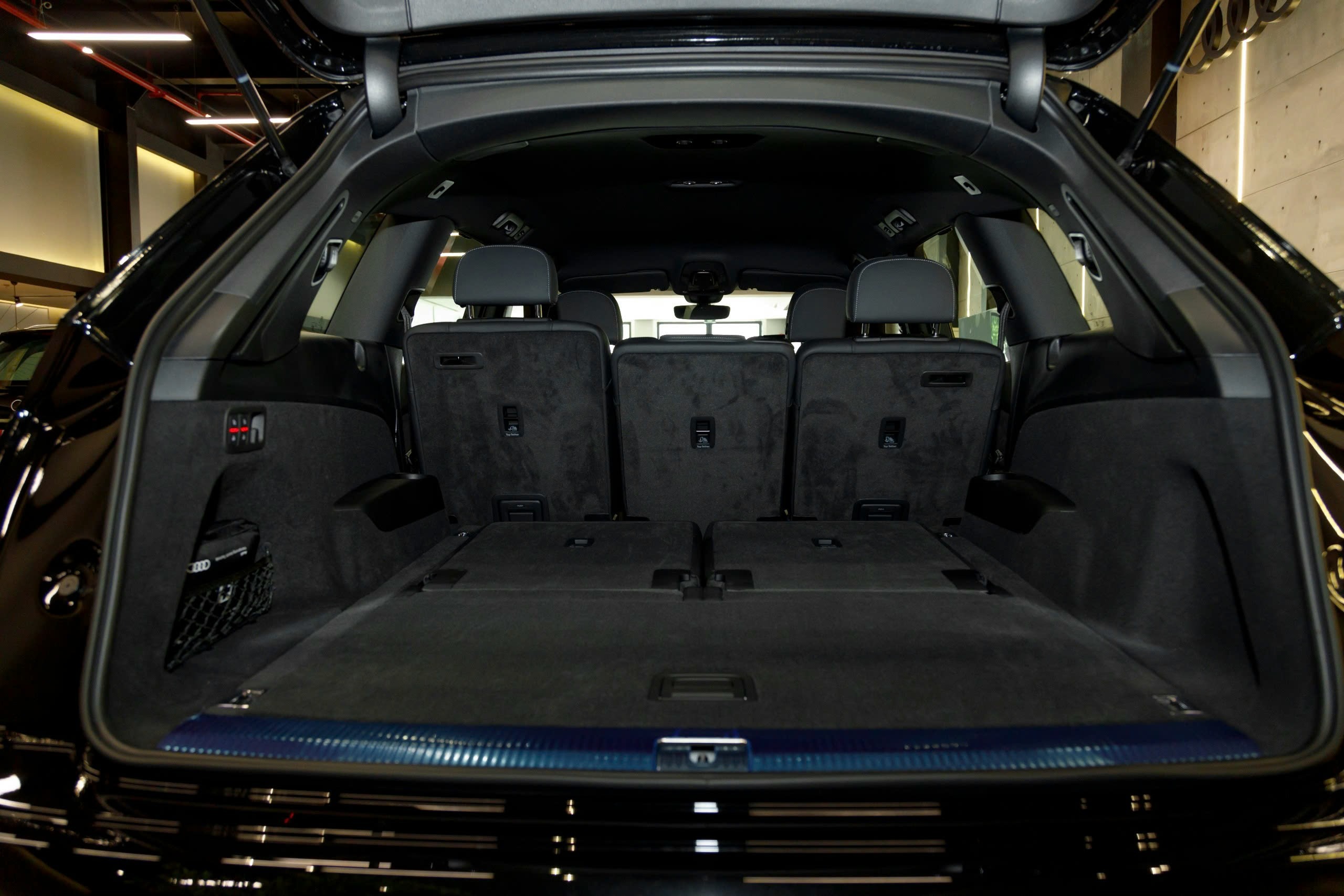 
								Audi Q7 Sline full									