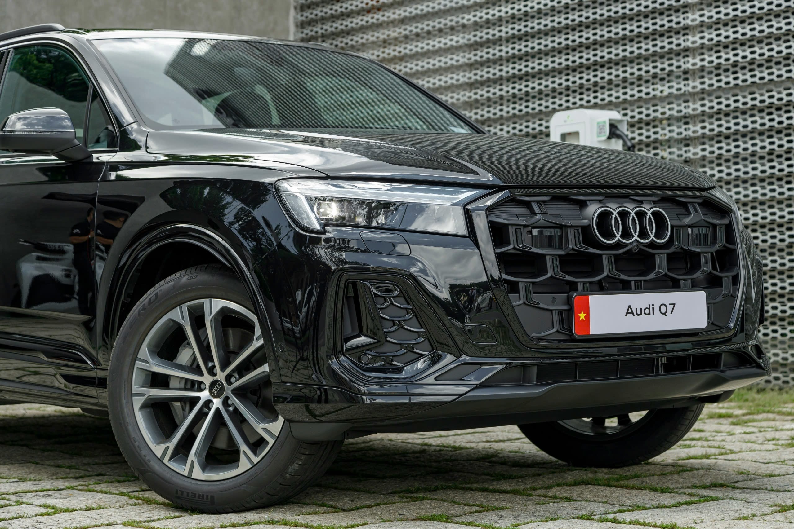 
								Audi Q7 Sline full									