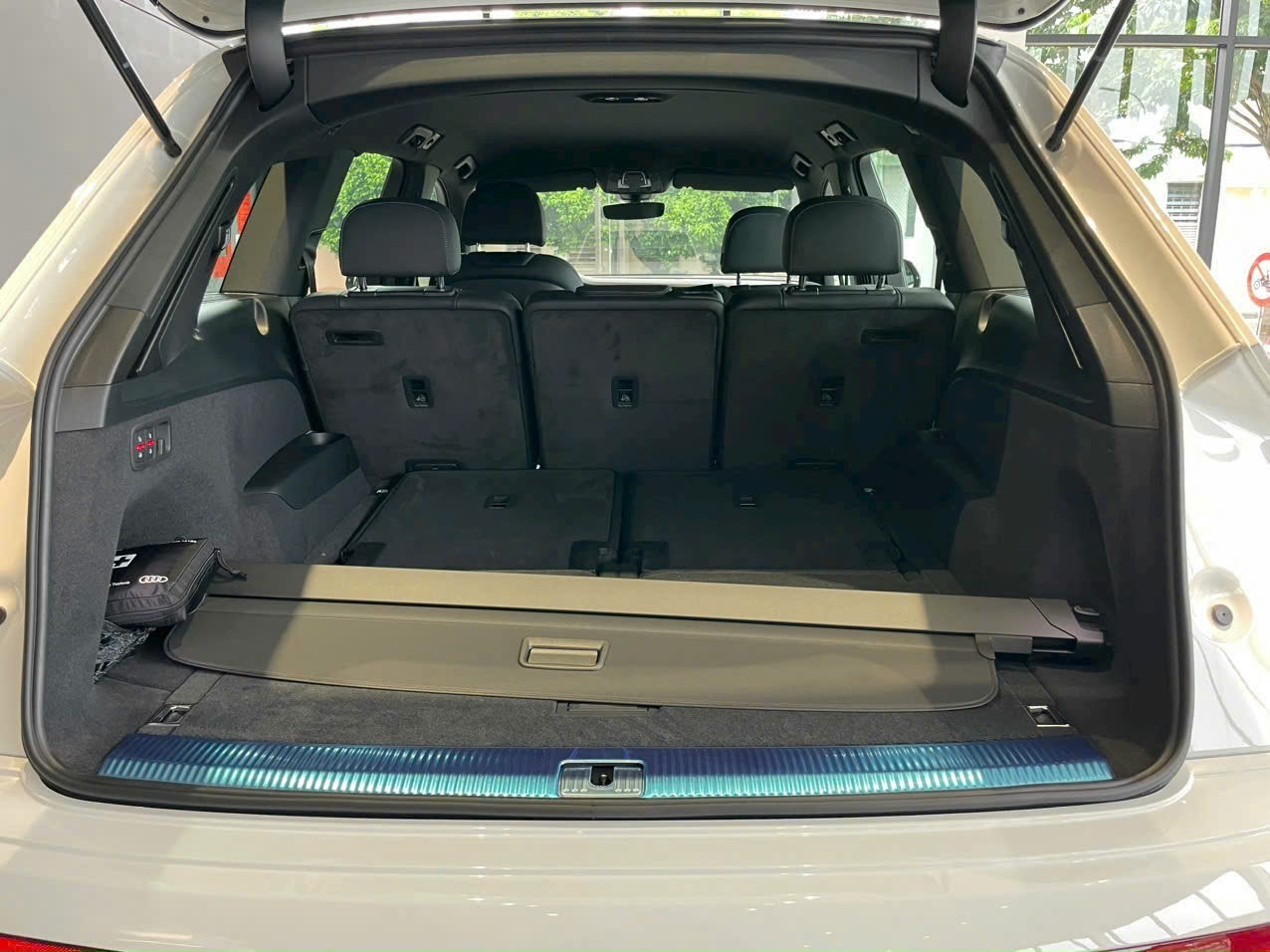 
								Audi Q7 Sline full									